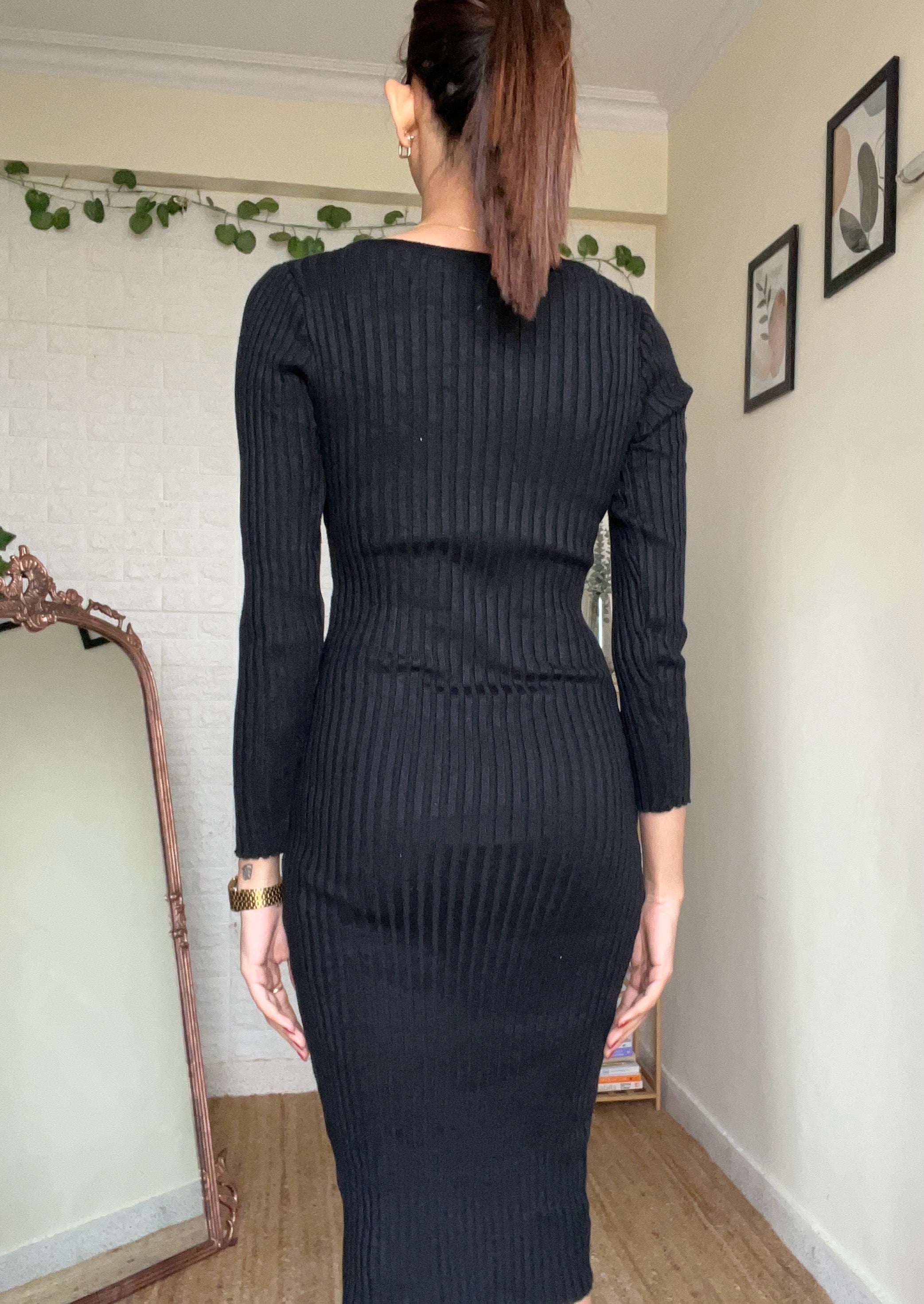 Black V-Neck Bodycon Dress 06