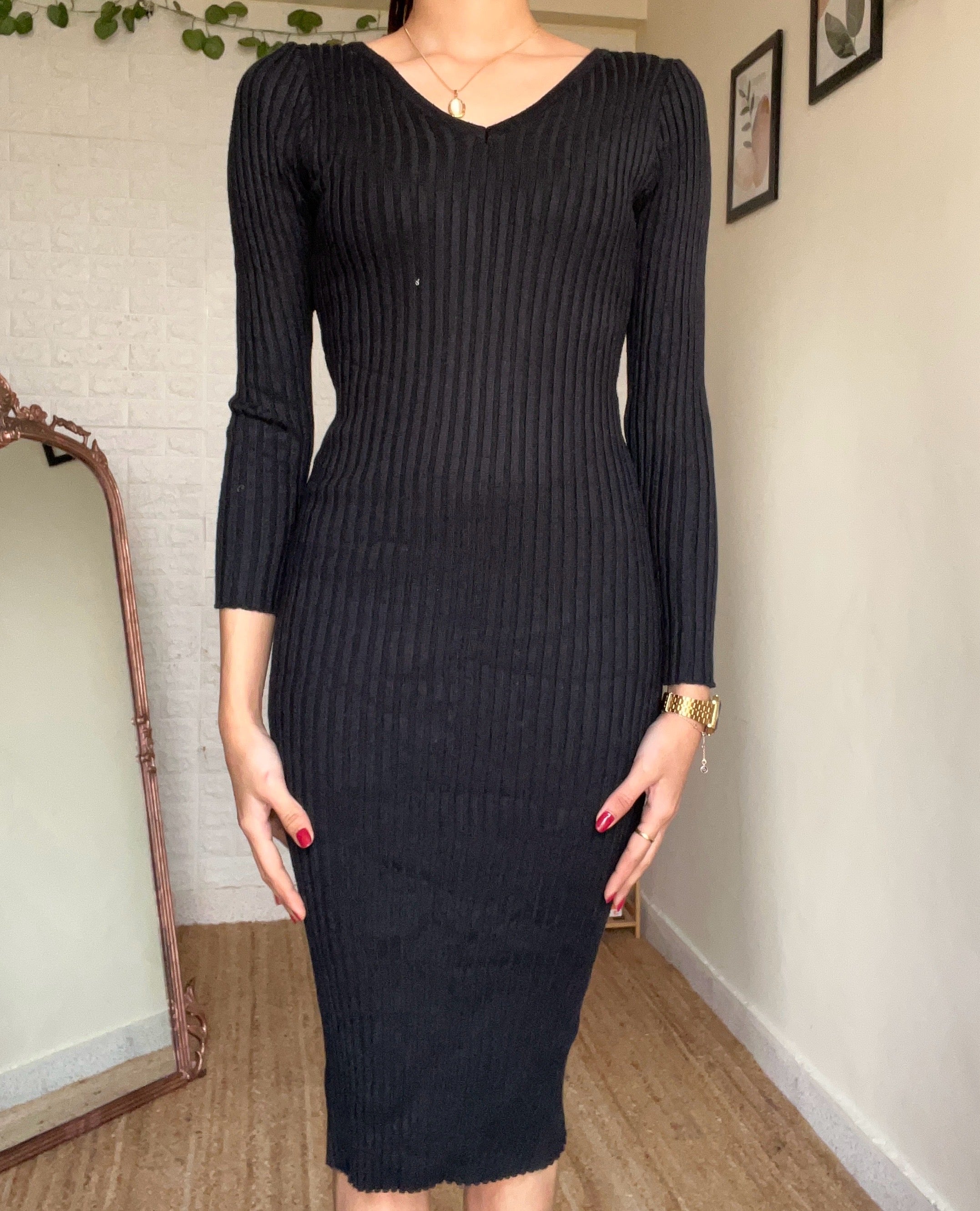 Black V-Neck Bodycon Dress 06