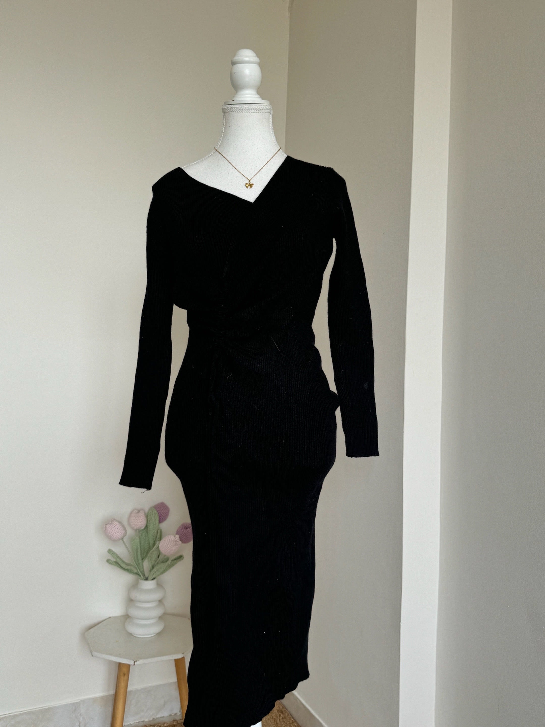 Black V-Neck Ruched Bodycon Dress