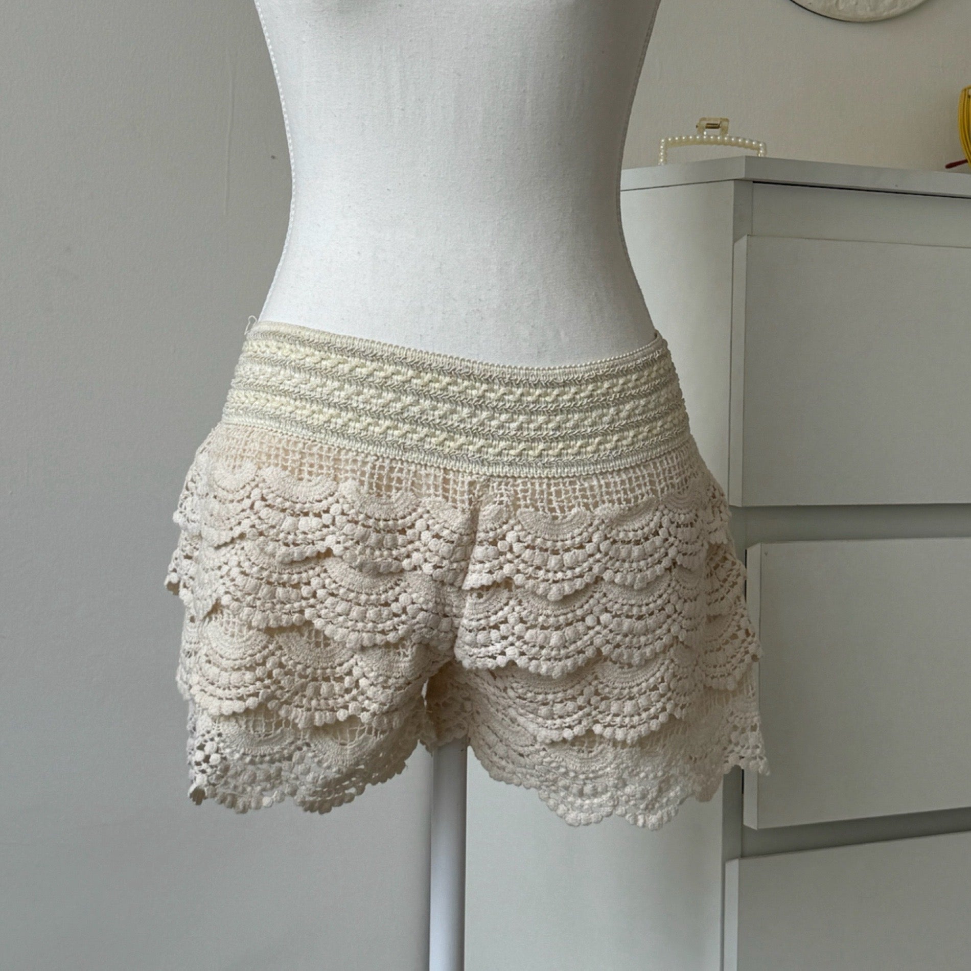 Cream Lacy Shorts - 28/30