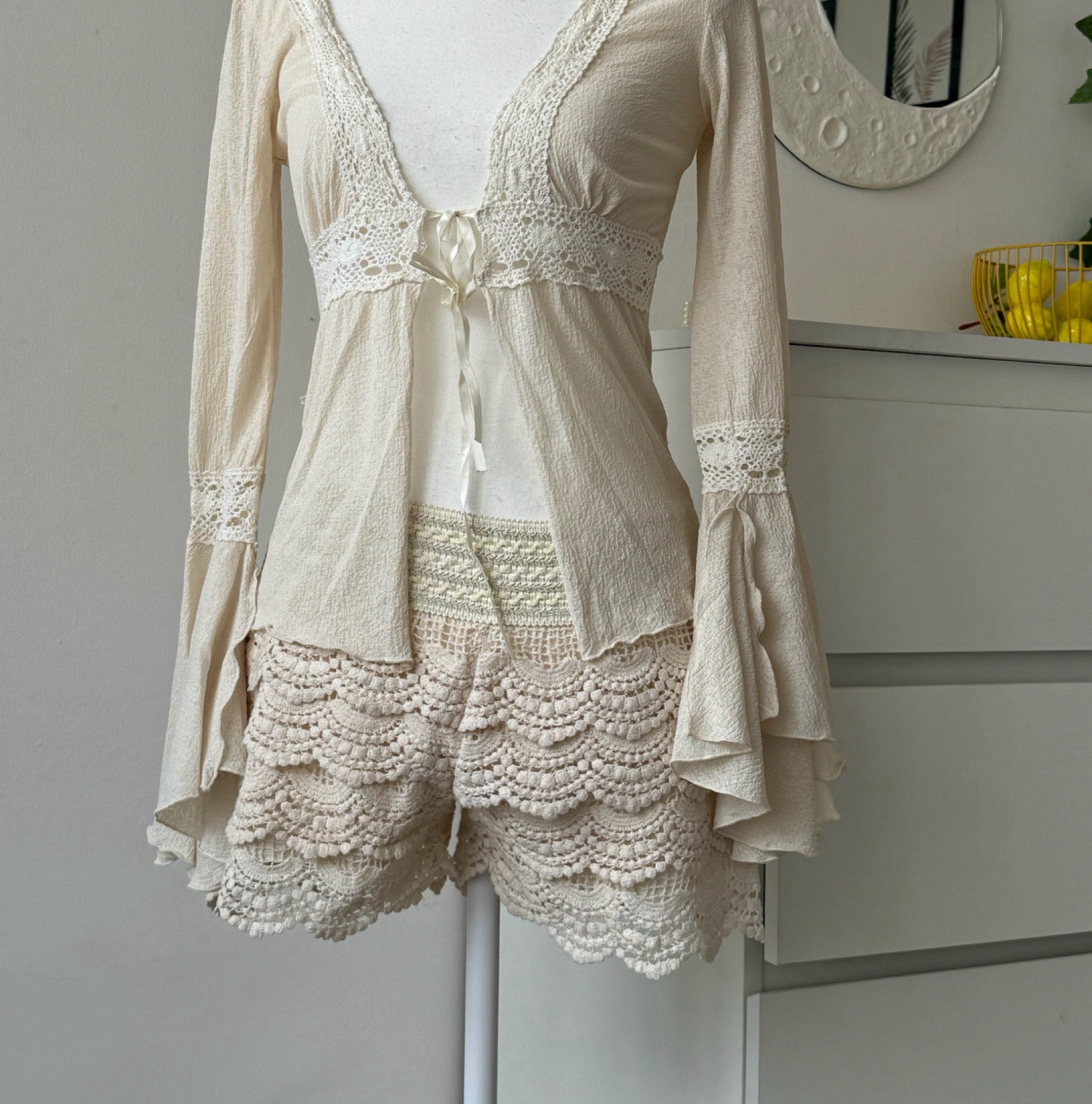 Cream Lacy Shorts - 28/30