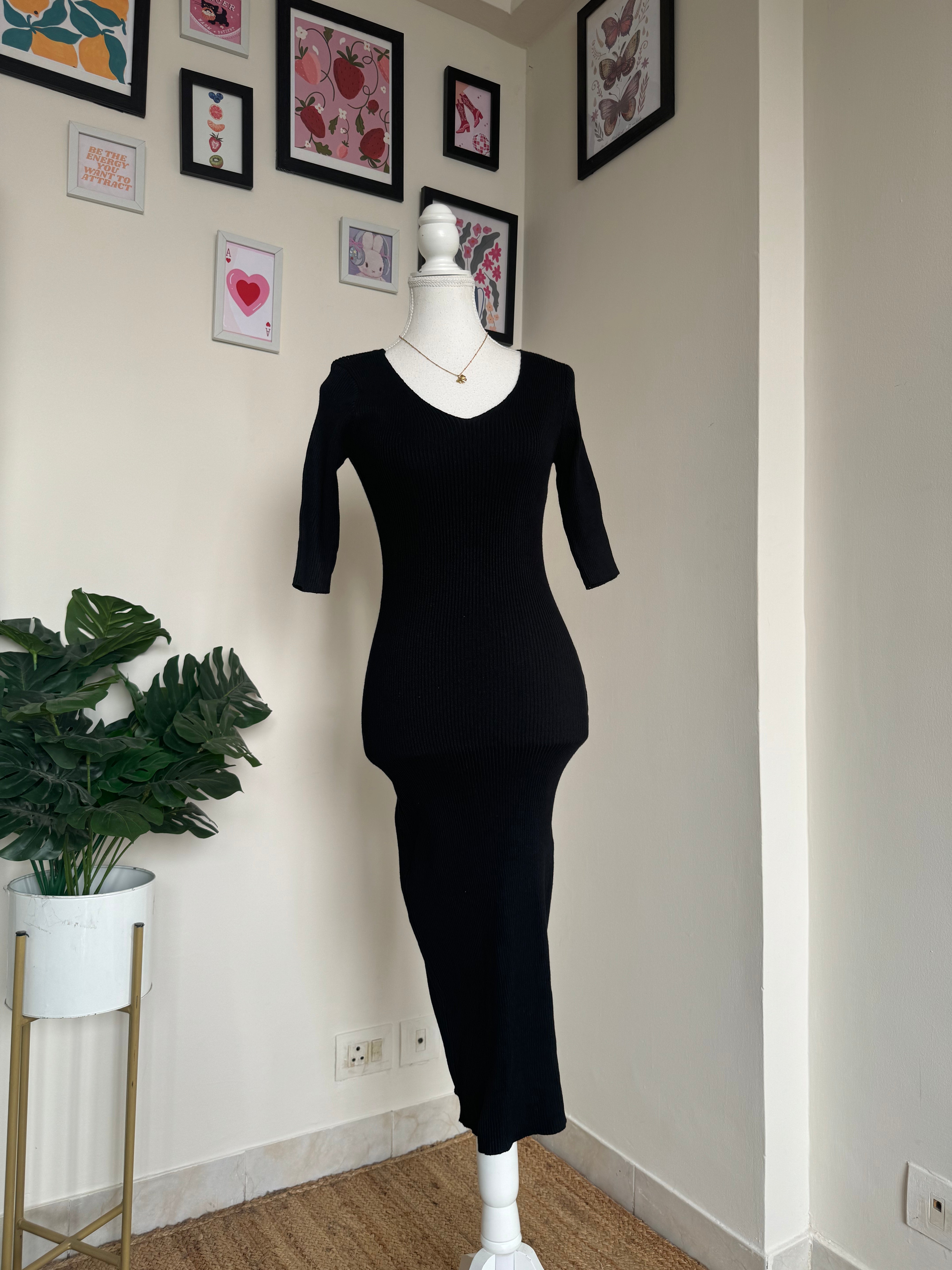 Black V-Neck Bodycon Dress